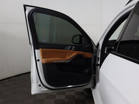 Used 2024 BMW X7 xDrive40i w/ M Sport Package image 23