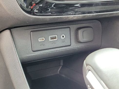 Used 2022 Buick Encore GX Essence w/ Experience Buick Package FWD image 28