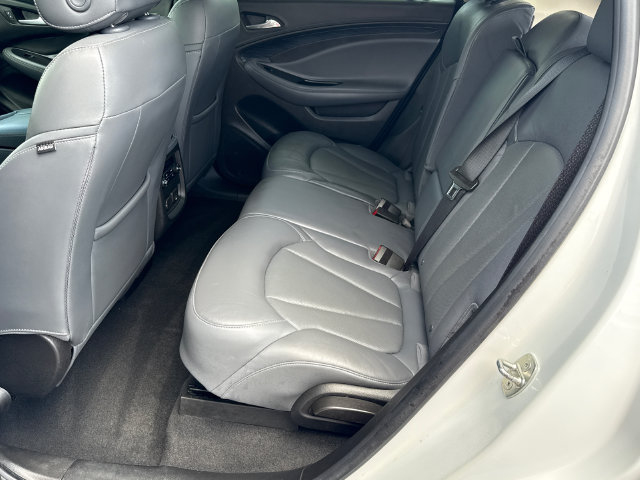 Used 2020 Buick Envision Essence FWD image 21