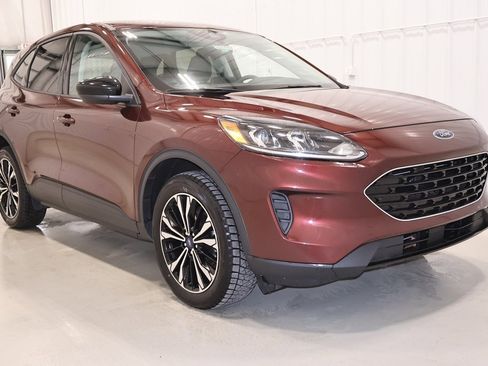 Certified 2021 Ford Escape SE w/ SE Sport Appearance Package image 4