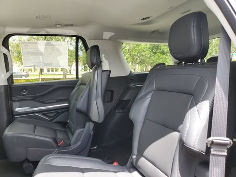 New 2026 Lincoln Navigator Premiere AWD/4WD image 13