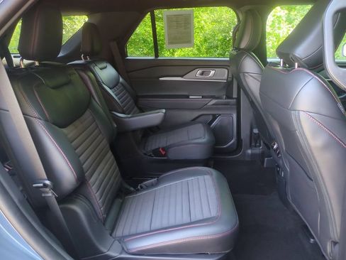 Used 2025 Ford Explorer ST-Line w/ Premium Package AWD/4WD image 28