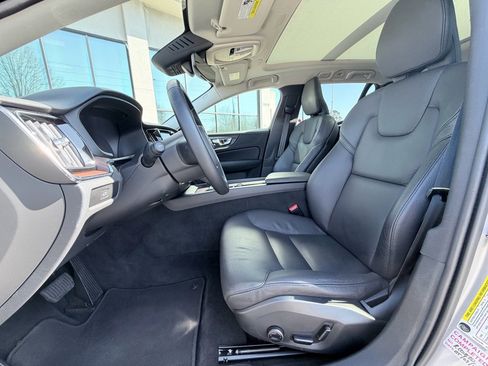 Used 2025 Volvo V60 B5 Cross Country Plus image 21