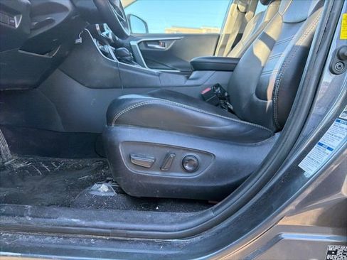 Used 2019 Toyota RAV4 Limited image 8