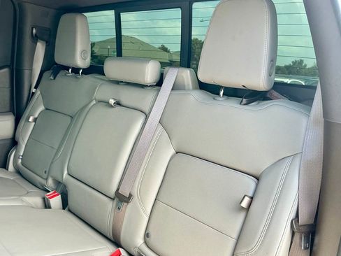 Used 2021 GMC Sierra 1500 SLT AWD/4WD image 30