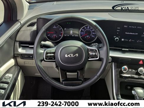 Used 2024 Kia Carnival LX FWD image 18