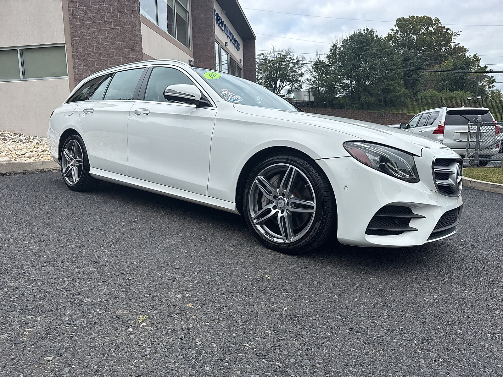 Used 2017 Mercedes-Benz E 400 4MATIC Wagon image 19