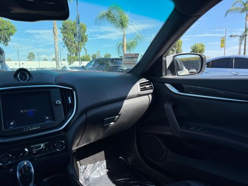 Used 2015 Maserati Ghibli RWD image 22
