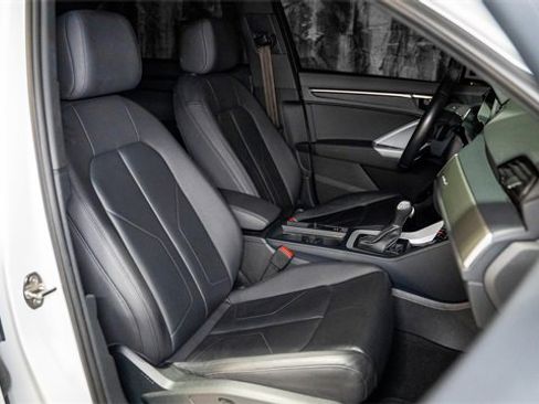 Used 2024 Audi Q3 2.0T Premium image 8