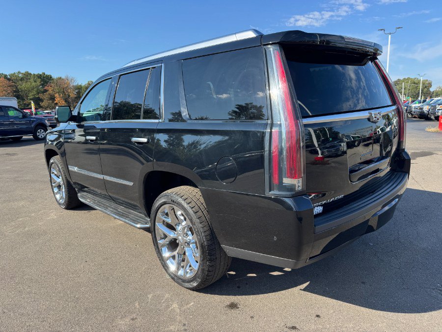 Used 2018 Cadillac Escalade Luxury AWD/4WD image 3