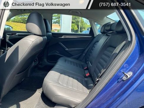 Used 2017 Volkswagen Passat 1.8T SEL Premium FWD image 28