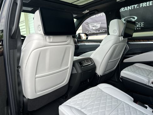 Certified 2026 Cadillac Escalade ESV Platinum Sport w/ LPO, Floor Liner Package AWD/4WD image 6