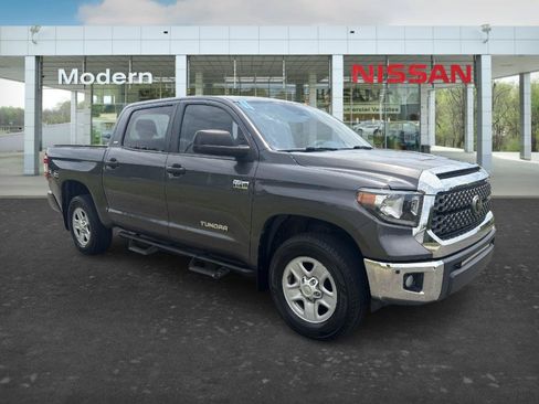 Used 2020 Toyota Tundra SR5 w/ SR5 Convenience Package AWD/4WD image 8