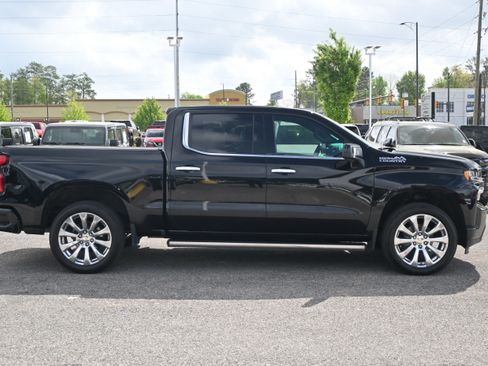 Used 2020 Chevrolet Silverado 1500 High Country w/ Technology Package image 16