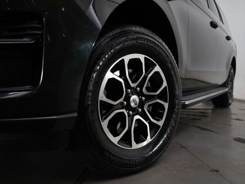 Used 2023 Ford Expedition Max XLT image 25