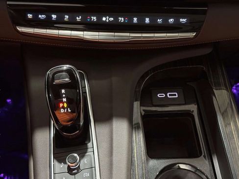 Used 2021 Cadillac Escalade Premium Luxury image 23