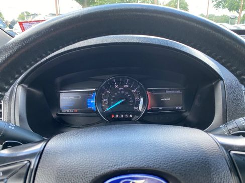 Used 2017 Ford Explorer XLT w/ Equipment Group 202A AWD/4WD image 11