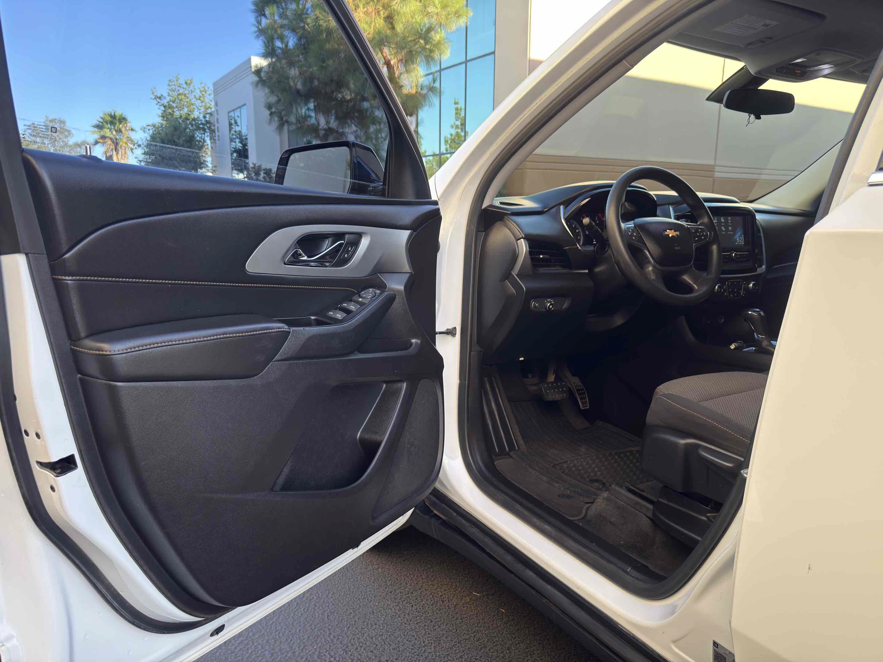 Used 2019 Chevrolet Traverse LS w/ LPO, Blackout Package FWD image 35