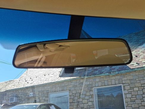 Used 2017 Toyota Camry LE image 26