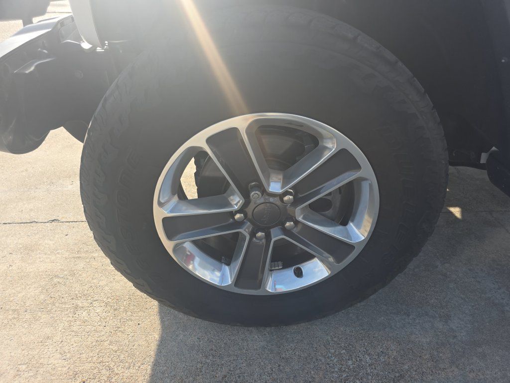 Used 2018 Jeep Wrangler Unlimited Sahara AWD/4WD image 21
