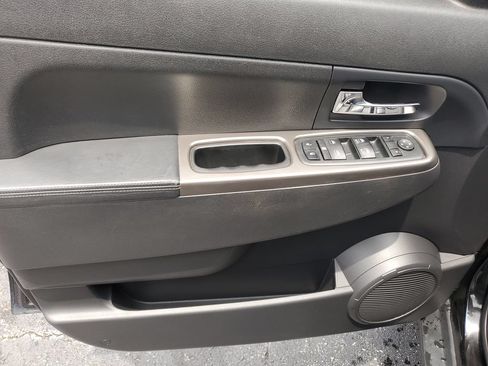 Used 2012 Jeep Liberty Limited Jet w/ Comfort/Convenience Group AWD/4WD image 19