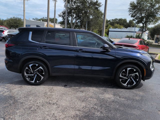 Used 2023 Mitsubishi Outlander SE AWD/4WD image 3