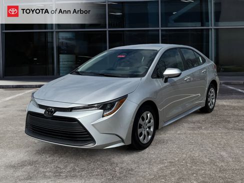 Used 2025 Toyota Corolla LE image 7