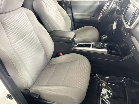 Used 2022 Toyota Tacoma SR5 RWD image 25