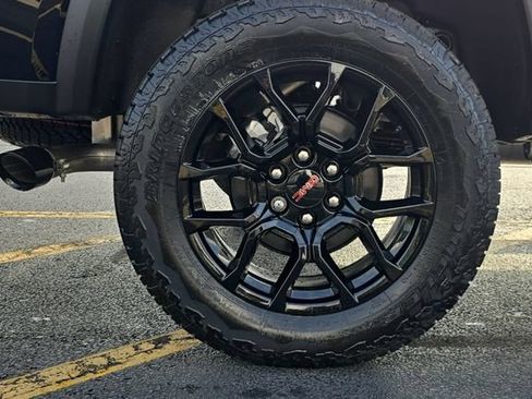New 2026 GMC Canyon Denali w/ LPO, Denali Black Edition AWD/4WD image 34
