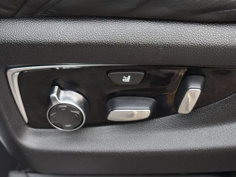 Used 2019 Cadillac Escalade ESV Platinum AWD/4WD image 32