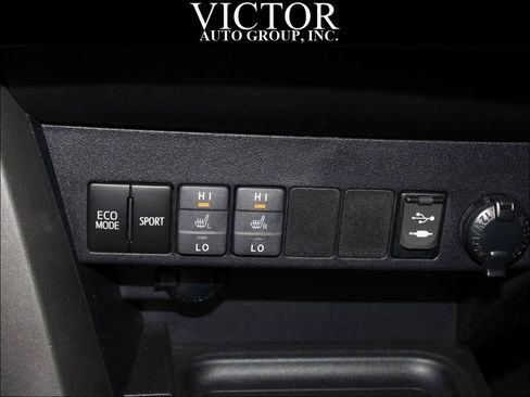 Used 2018 Toyota RAV4 XLE AWD/4WD image 27