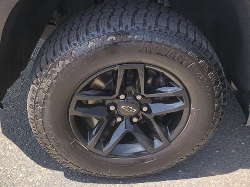 Used 2021 Chevrolet Silverado 1500 LT Trail Boss w/ Convenience Package II AWD/4WD image 9