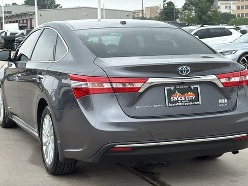 Used 2015 Toyota Avalon XLE Touring FWD image 3