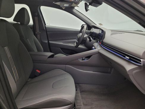 Used 2025 Hyundai Elantra SEL FWD image 21