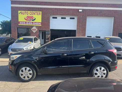 Used 2017 Ford Escape S FWD image 2