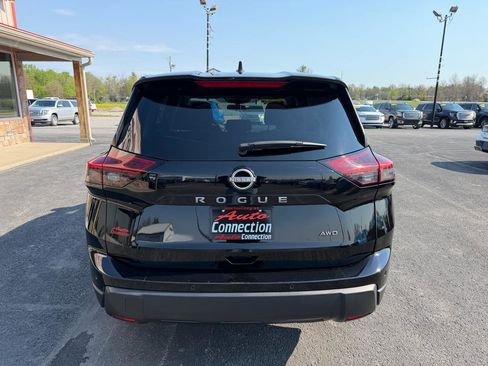 Used 2024 Nissan Rogue S image 5