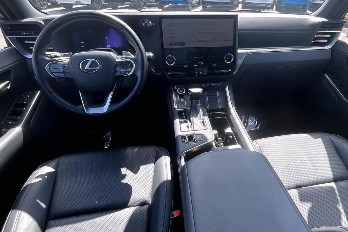 Used 2024 Lexus GX 550 w/ Accessory Package (Z1) AWD/4WD image 13