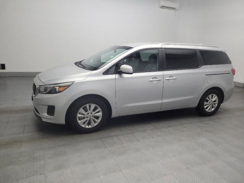 Used 2018 Kia Sedona LX w/ LX Essentials Premium Package FWD image 2