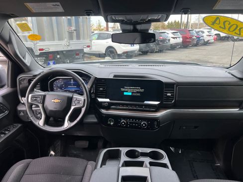 Used 2024 Chevrolet Silverado 1500 LT image 34