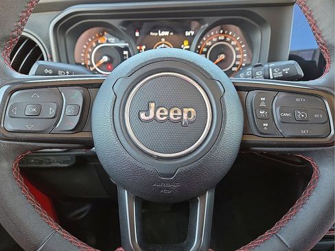 Used 2024 Jeep Wrangler Unlimited Rubicon image 30