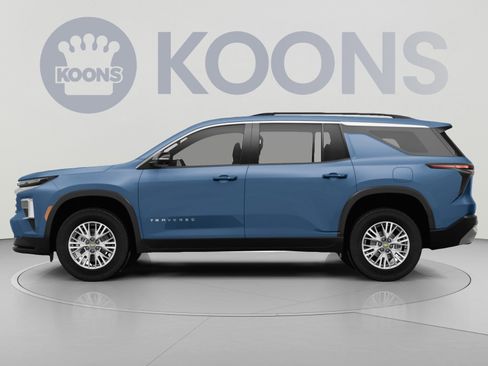 Used 2025 Chevrolet Traverse LT AWD/4WD image 2