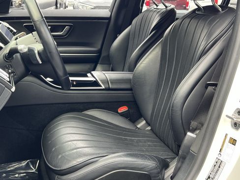 Used 2022 Mercedes-Benz S 580 4MATIC Sedan w/ AMG Line Package image 18