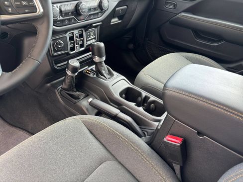 Used 2025 Jeep Wrangler Unlimited Sahara AWD/4WD image 51