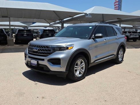 Used 2021 Ford Explorer XLT RWD image 4