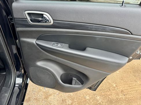 Used 2020 Jeep Grand Cherokee Altitude image 25