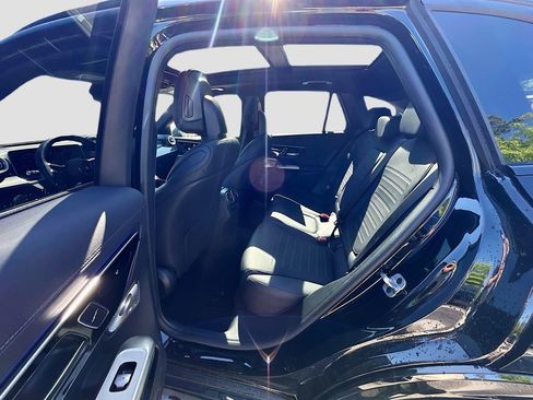 Used 2025 Mercedes-Benz GLC 300 image 26