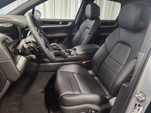Certified 2025 Porsche Cayenne . image 5