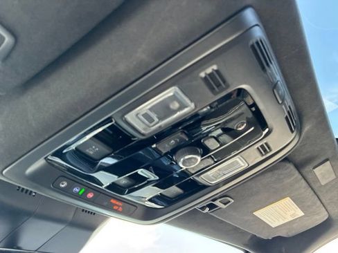 Used 2025 Cadillac Escalade ESV V AWD/4WD image 39