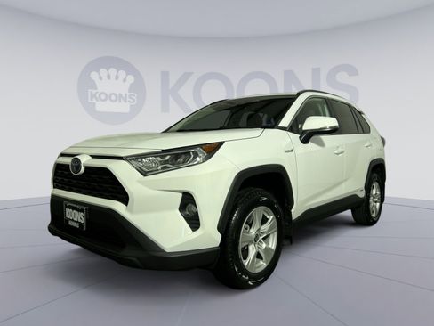 Used 2021 Toyota RAV4 XLE w/ XLE Grade Weather Package AWD/4WD image 1