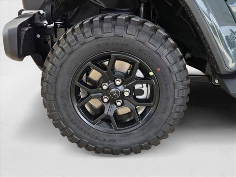 New 2025 Jeep Gladiator Sport image 10